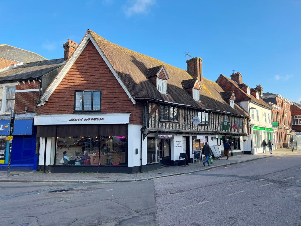 Lot: 57 - FREEHOLD TOWN CENTRE MIXED COMMERCIAL AND RESIDENTIAL INVESTMENT -